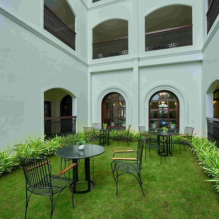 Отель The Old Court House By Abad Fort Kochi Экстерьер фото