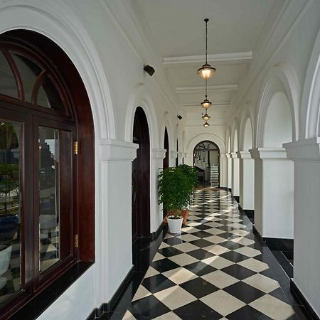 Отель The Old Court House By Abad Fort Kochi Экстерьер фото