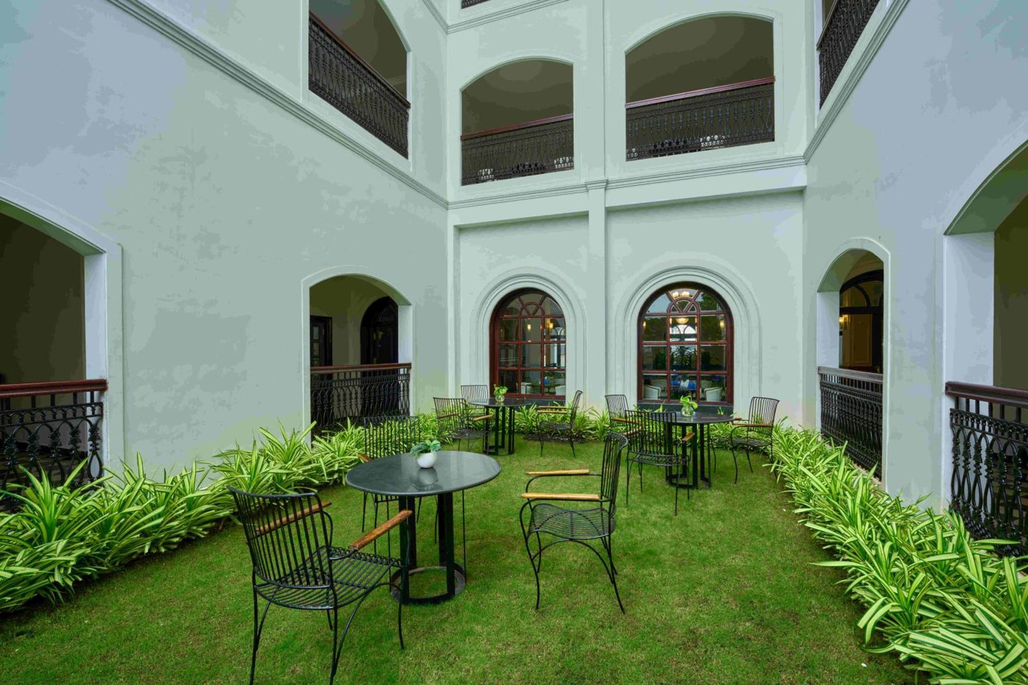 Отель The Old Court House By Abad Fort Kochi Экстерьер фото