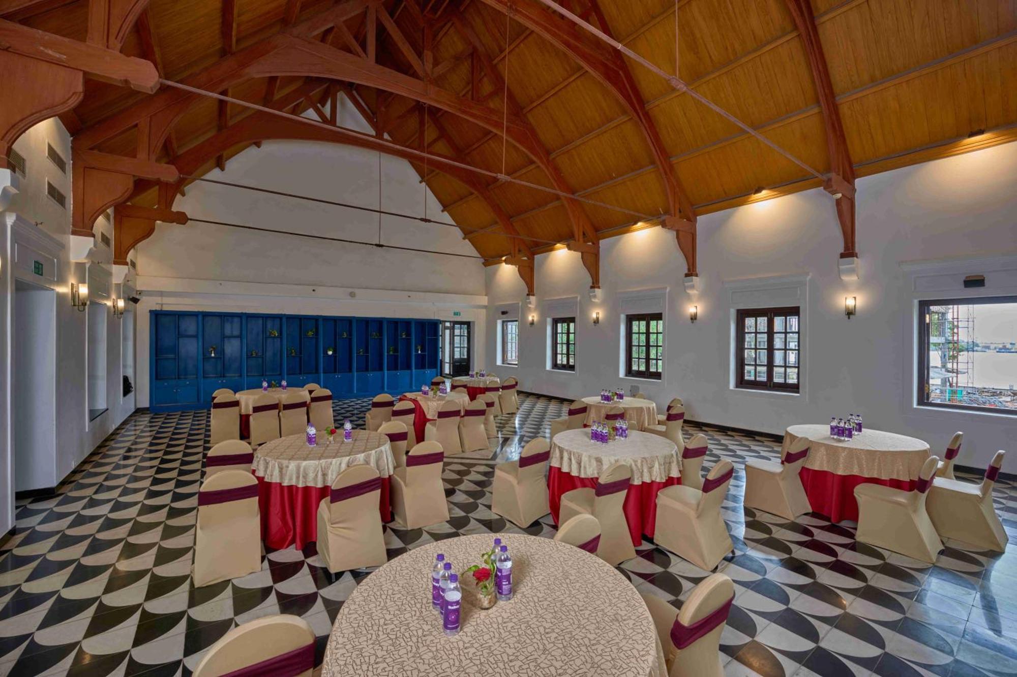 Отель The Old Court House By Abad Fort Kochi Экстерьер фото